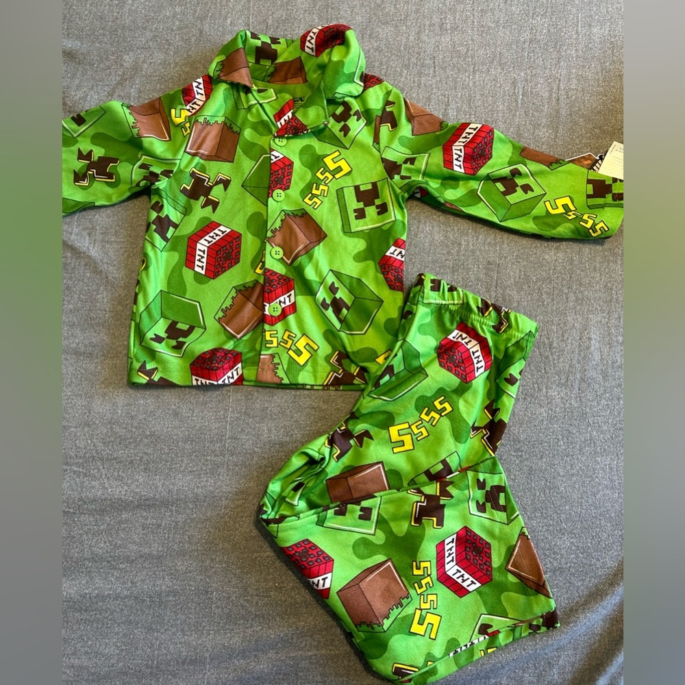 NWT Boys Minecraft pajamas set size 4t